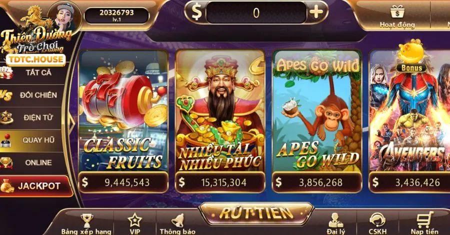 Người chơi đang nghiên cứu mẹo cá cược đá gà online
